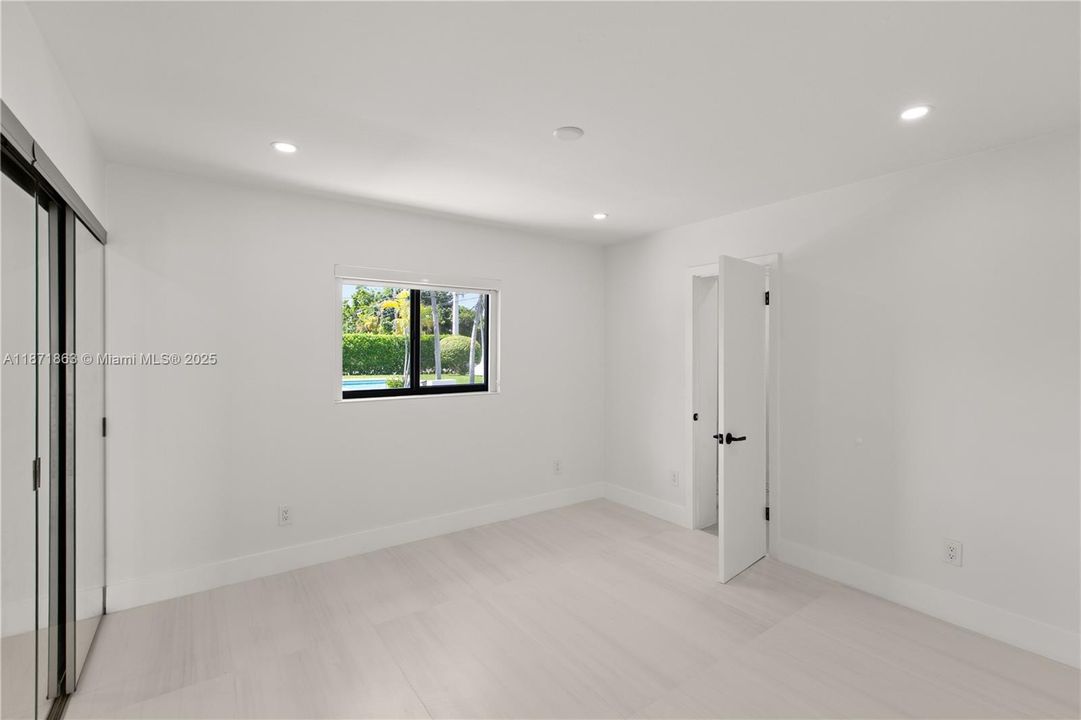 Recently Rented: $4,698 (4 beds, 3 baths, 1516 Square Feet)