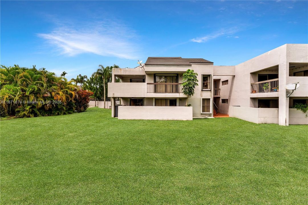 合同活跃: $325,000 (3 贝兹, 2 浴室, 1216 平方英尺)