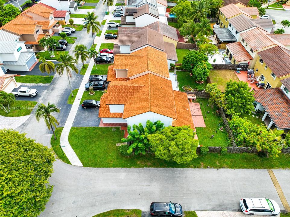 Под контрактом: $550,000 (4 спален, 2 ванн, 2420 Квадратных фут)