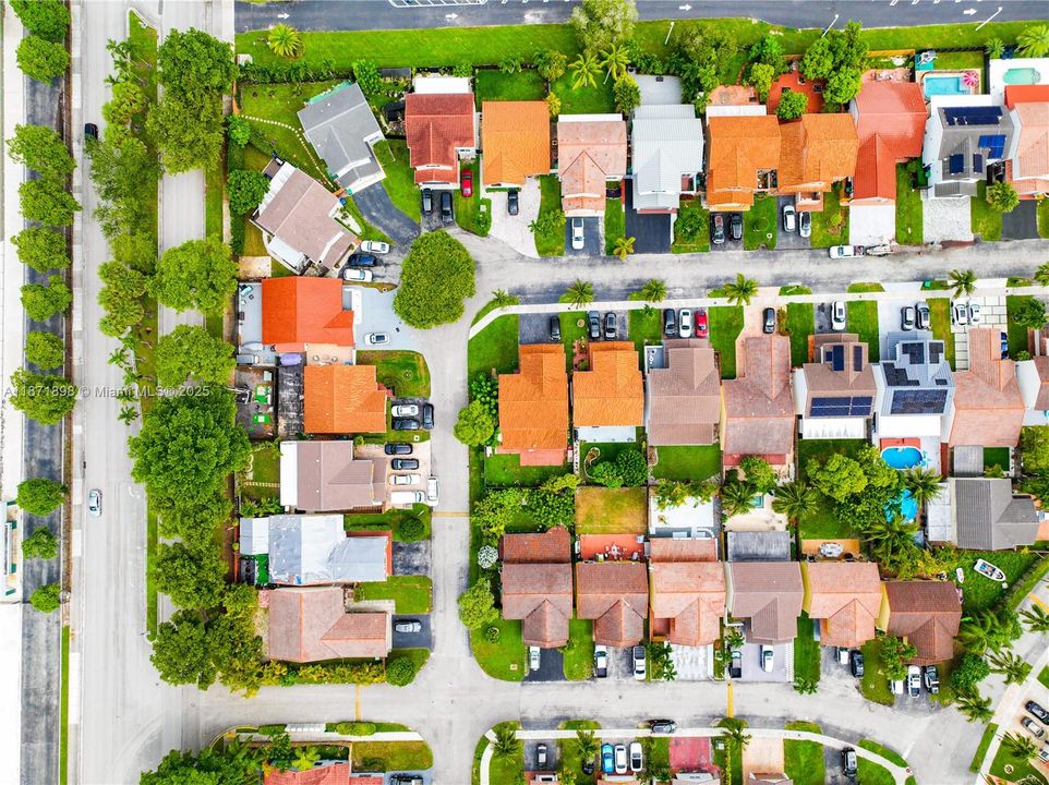 Под контрактом: $550,000 (4 спален, 2 ванн, 2420 Квадратных фут)