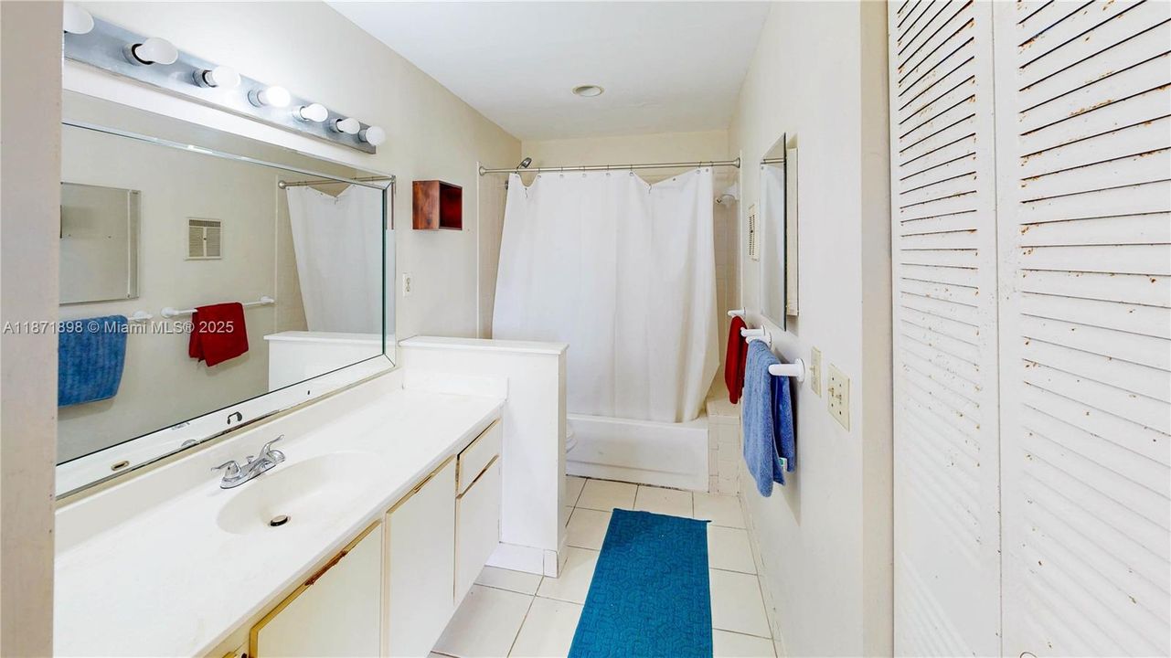 Под контрактом: $550,000 (4 спален, 2 ванн, 2420 Квадратных фут)