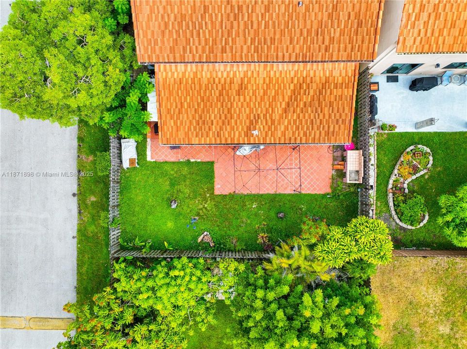 Под контрактом: $550,000 (4 спален, 2 ванн, 2420 Квадратных фут)