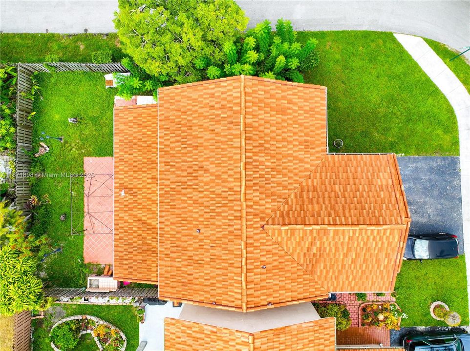 Под контрактом: $550,000 (4 спален, 2 ванн, 2420 Квадратных фут)