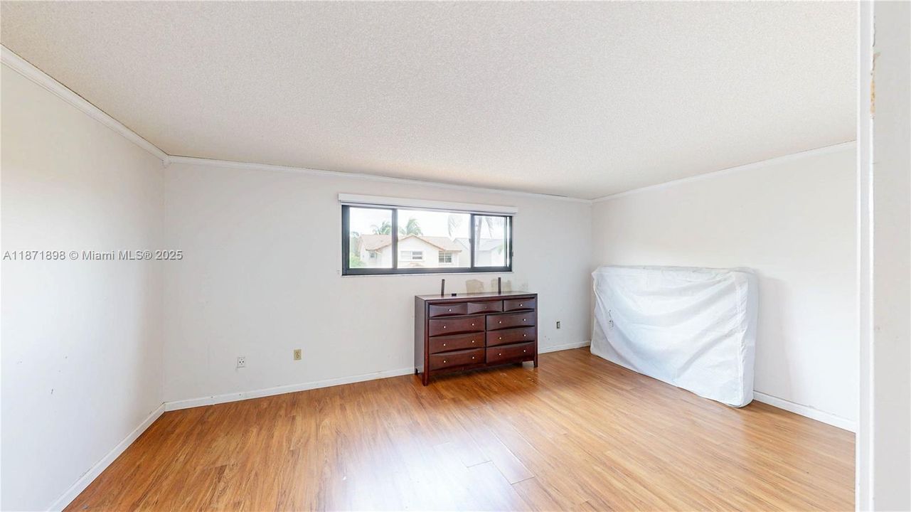 Под контрактом: $550,000 (4 спален, 2 ванн, 2420 Квадратных фут)