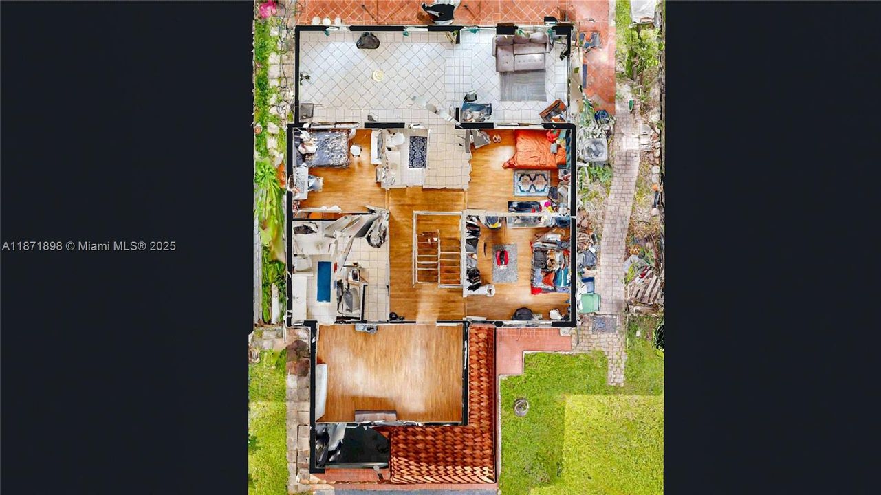 Под контрактом: $550,000 (4 спален, 2 ванн, 2420 Квадратных фут)