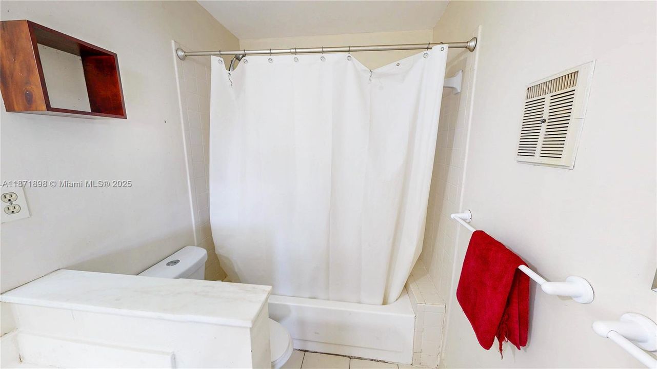 Под контрактом: $550,000 (4 спален, 2 ванн, 2420 Квадратных фут)