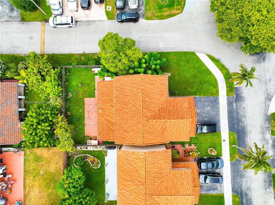 Под контрактом: $550,000 (4 спален, 2 ванн, 2420 Квадратных фут)