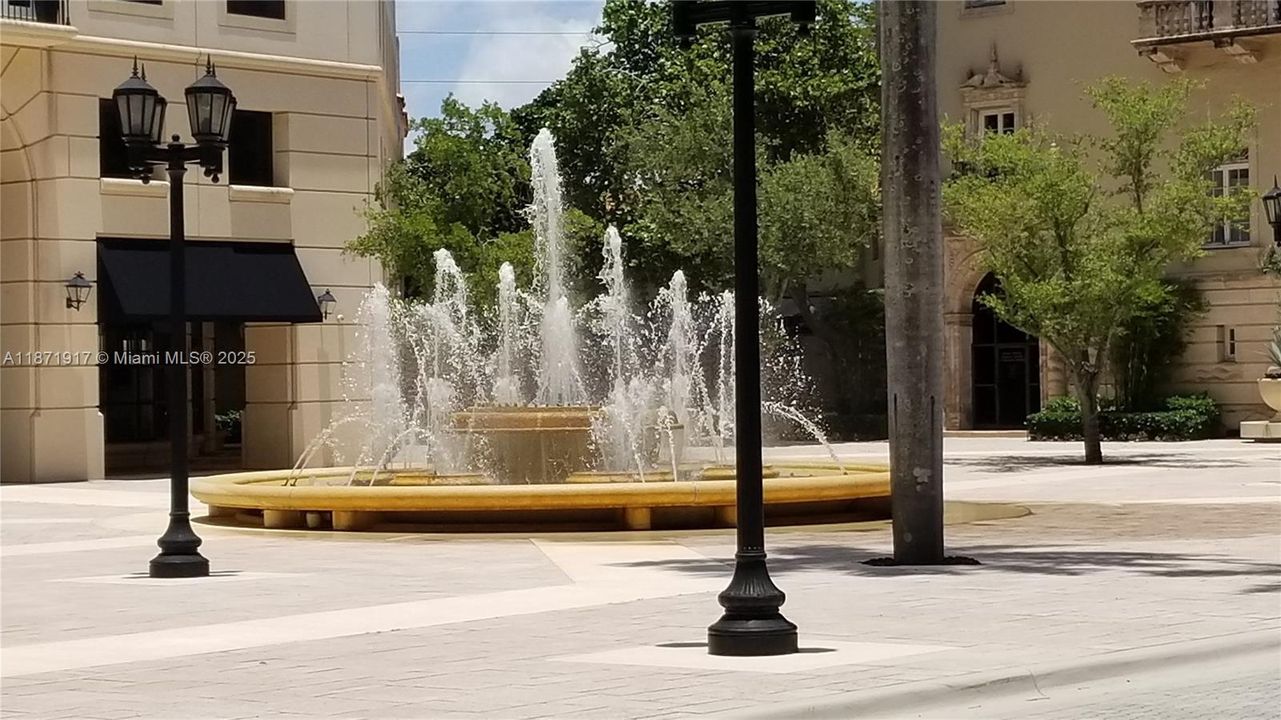 Под контрактом: $329,900 (1 спален, 1 ванн, 728 Квадратных фут)