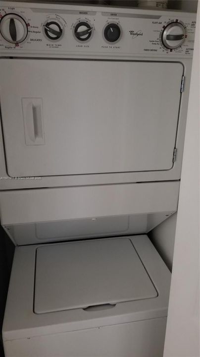 Под контрактом: $329,900 (1 спален, 1 ванн, 728 Квадратных фут)