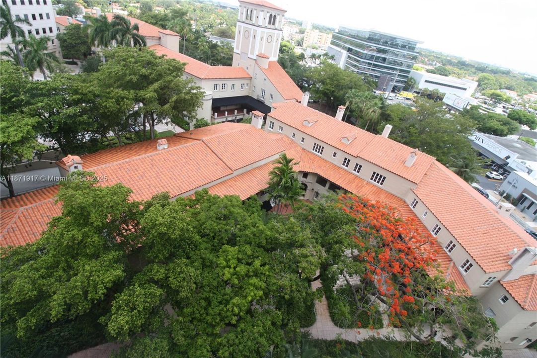 Под контрактом: $329,900 (1 спален, 1 ванн, 728 Квадратных фут)