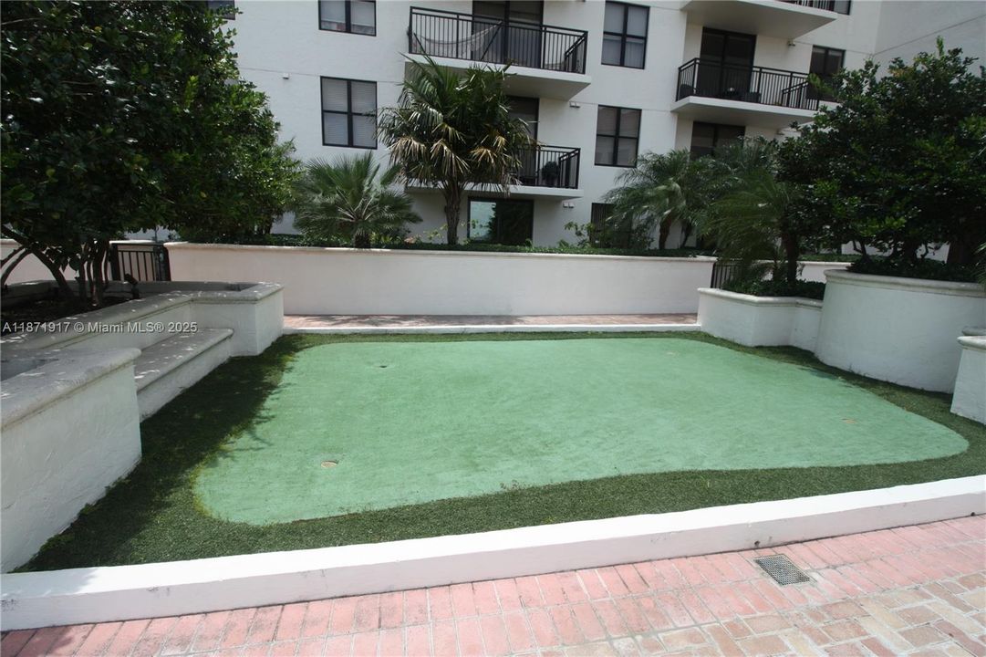 Под контрактом: $329,900 (1 спален, 1 ванн, 728 Квадратных фут)