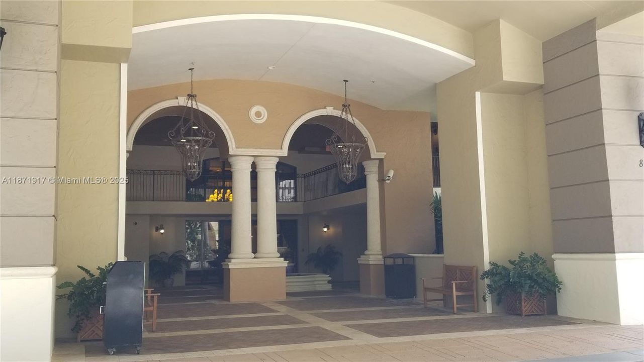 Под контрактом: $329,900 (1 спален, 1 ванн, 728 Квадратных фут)