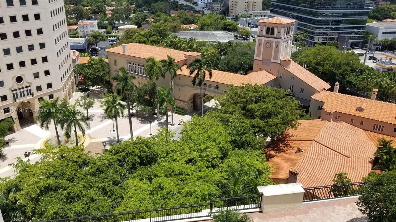 Под контрактом: $329,900 (1 спален, 1 ванн, 728 Квадратных фут)