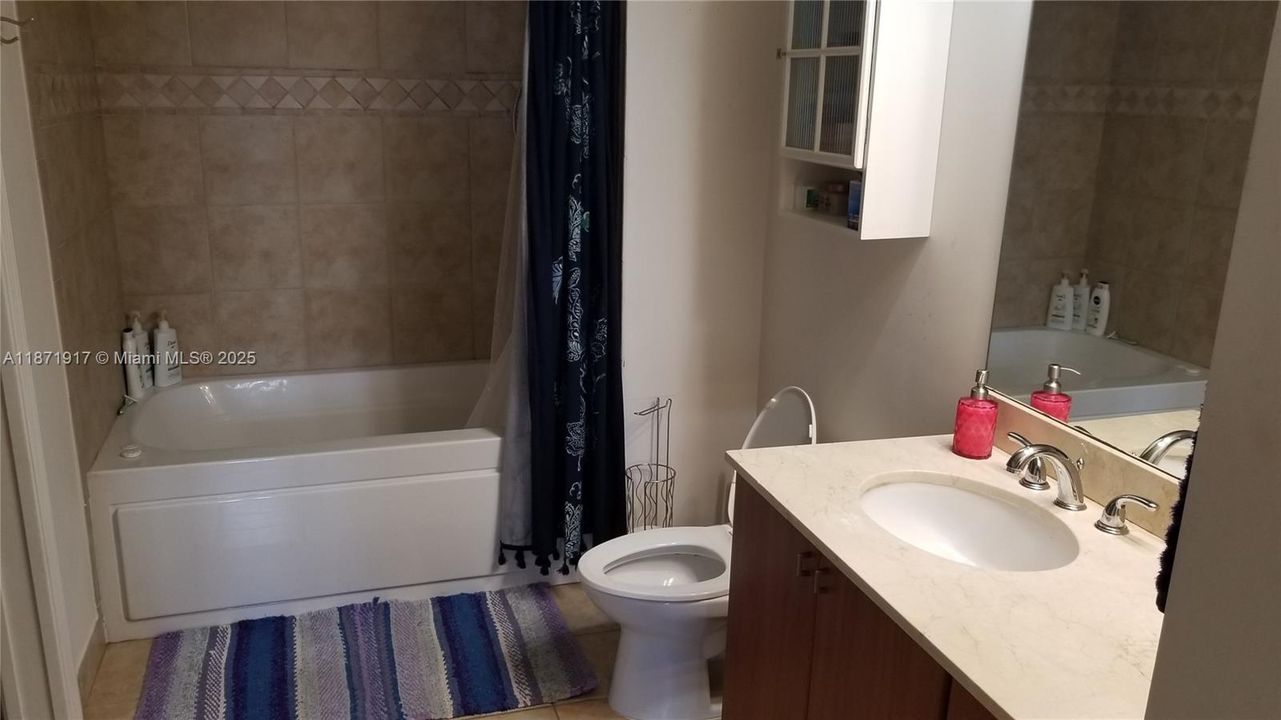 Под контрактом: $329,900 (1 спален, 1 ванн, 728 Квадратных фут)