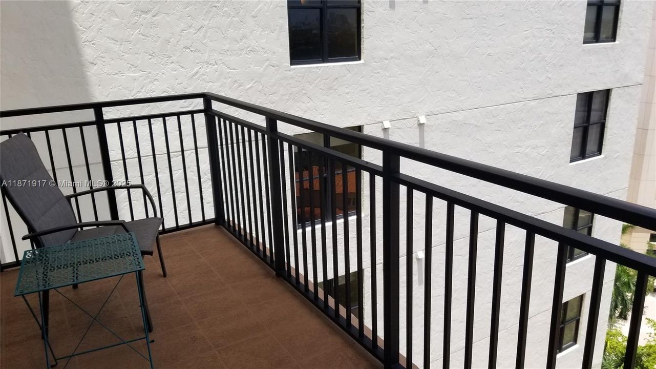 Под контрактом: $329,900 (1 спален, 1 ванн, 728 Квадратных фут)