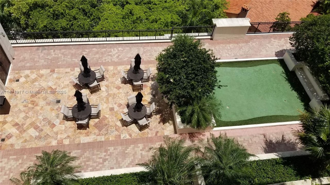 Под контрактом: $329,900 (1 спален, 1 ванн, 728 Квадратных фут)