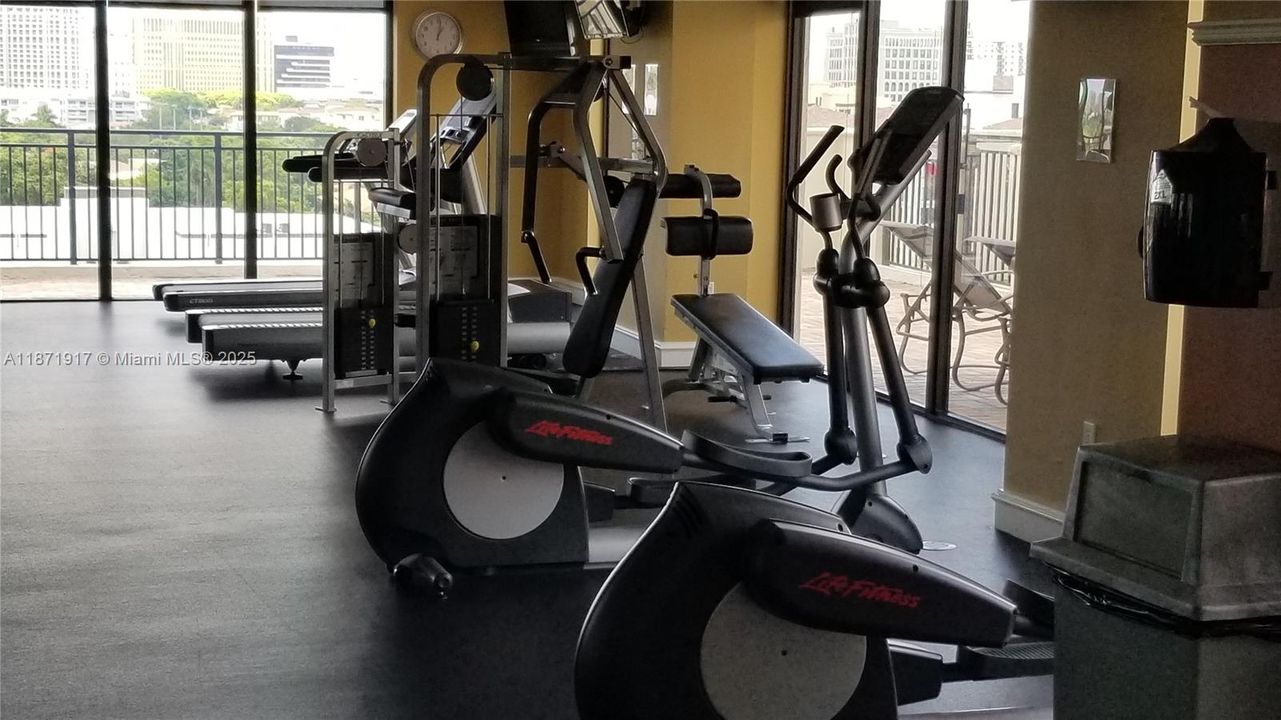 Под контрактом: $329,900 (1 спален, 1 ванн, 728 Квадратных фут)