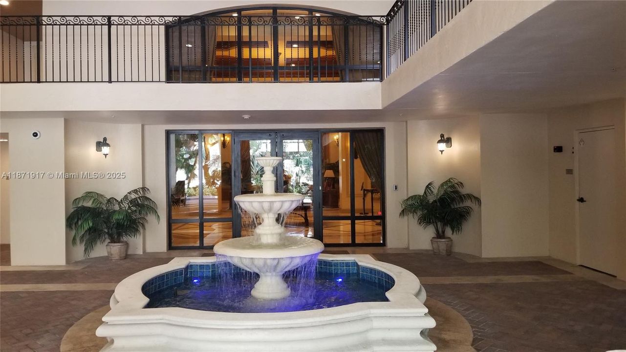 Под контрактом: $329,900 (1 спален, 1 ванн, 728 Квадратных фут)