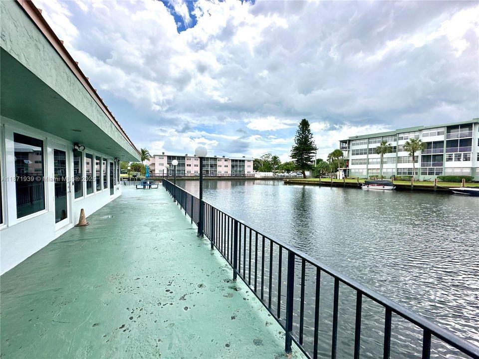 For Sale: $158,000 (1 beds, 1 baths, 780 Square Feet)