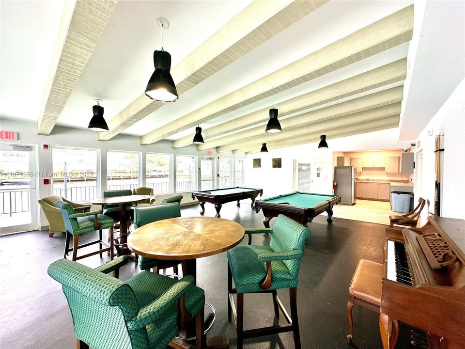 For Sale: $158,000 (1 beds, 1 baths, 780 Square Feet)