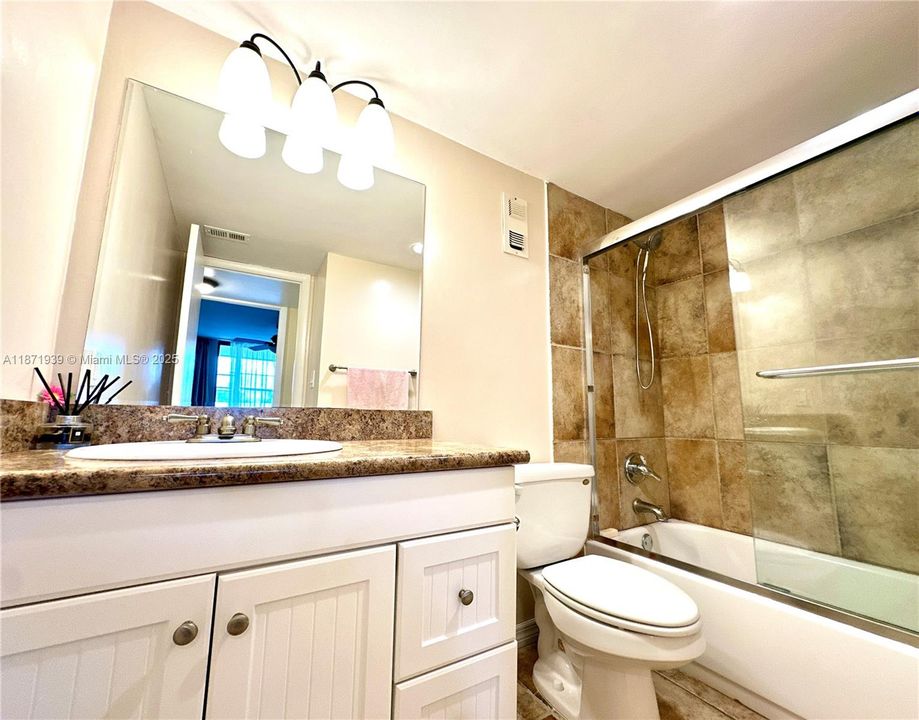 For Sale: $158,000 (1 beds, 1 baths, 780 Square Feet)