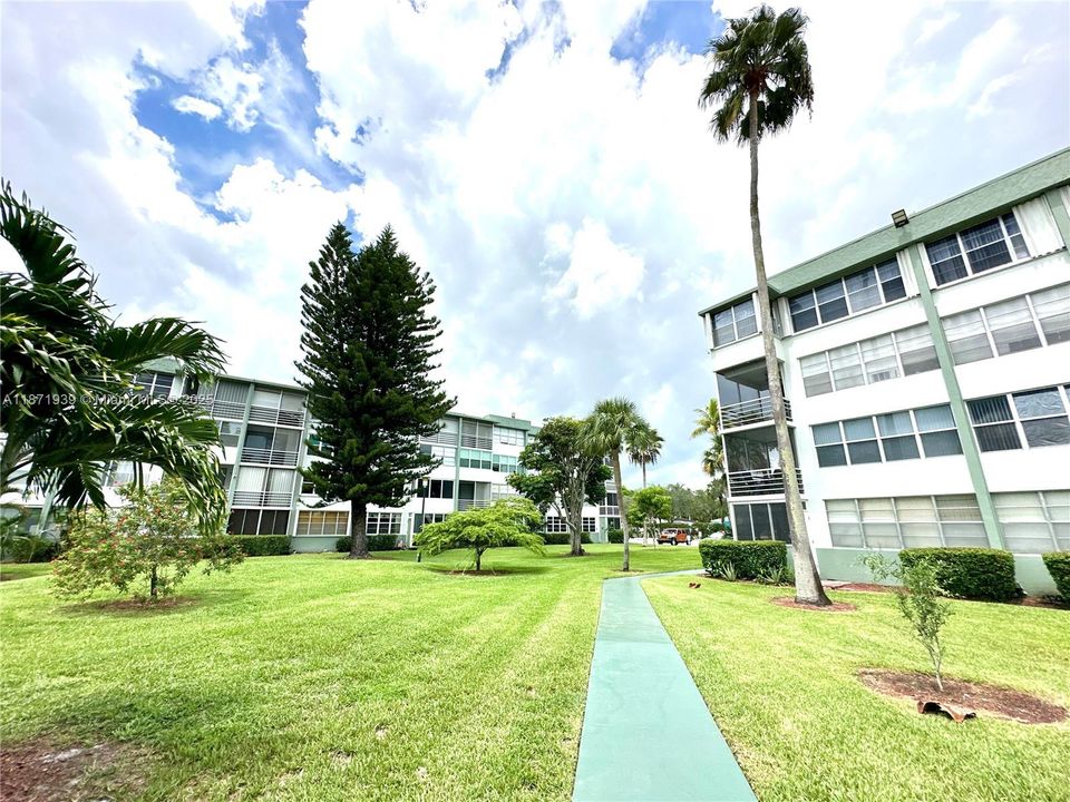 For Sale: $158,000 (1 beds, 1 baths, 780 Square Feet)