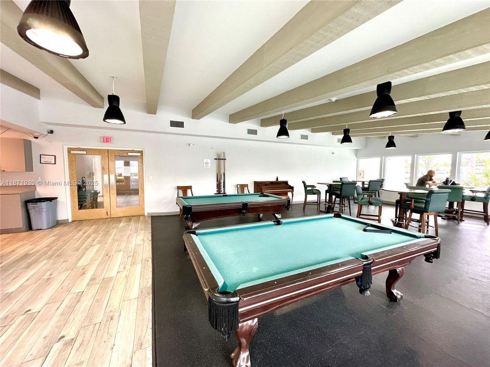 For Sale: $158,000 (1 beds, 1 baths, 780 Square Feet)