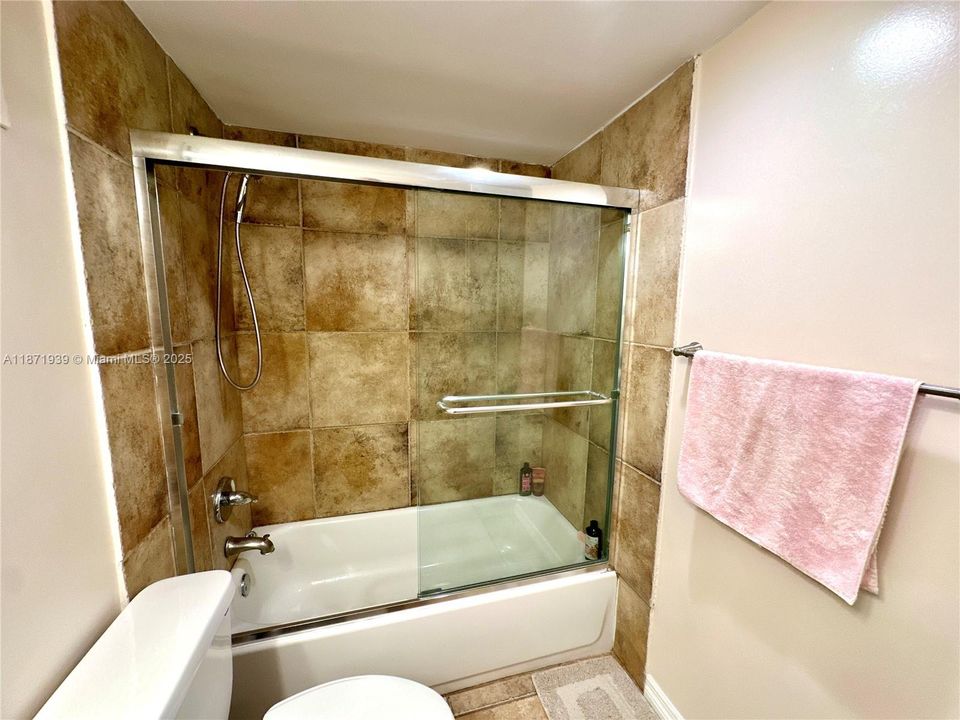 For Sale: $158,000 (1 beds, 1 baths, 780 Square Feet)