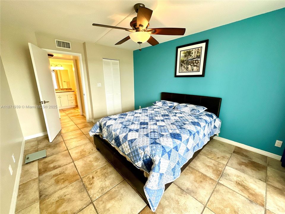 For Sale: $158,000 (1 beds, 1 baths, 780 Square Feet)