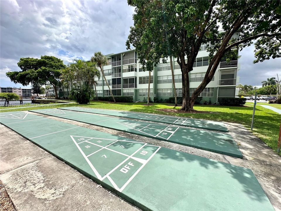 For Sale: $158,000 (1 beds, 1 baths, 780 Square Feet)