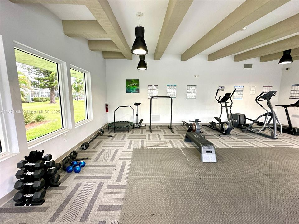 For Sale: $158,000 (1 beds, 1 baths, 780 Square Feet)