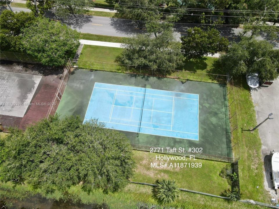 For Sale: $158,000 (1 beds, 1 baths, 780 Square Feet)