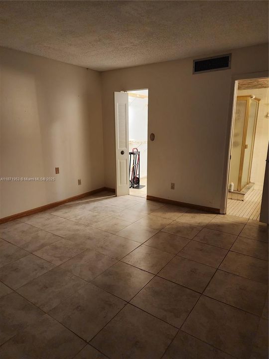 For Sale: $99,000 (2 beds, 2 baths, 880 Square Feet)