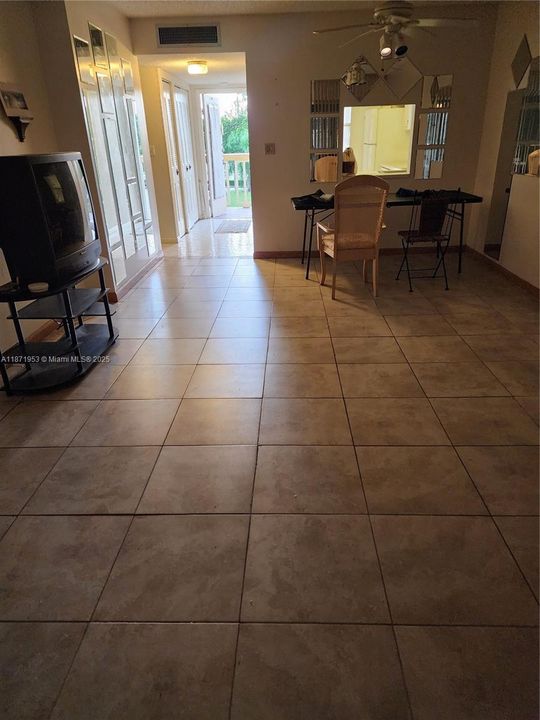 For Sale: $99,000 (2 beds, 2 baths, 880 Square Feet)