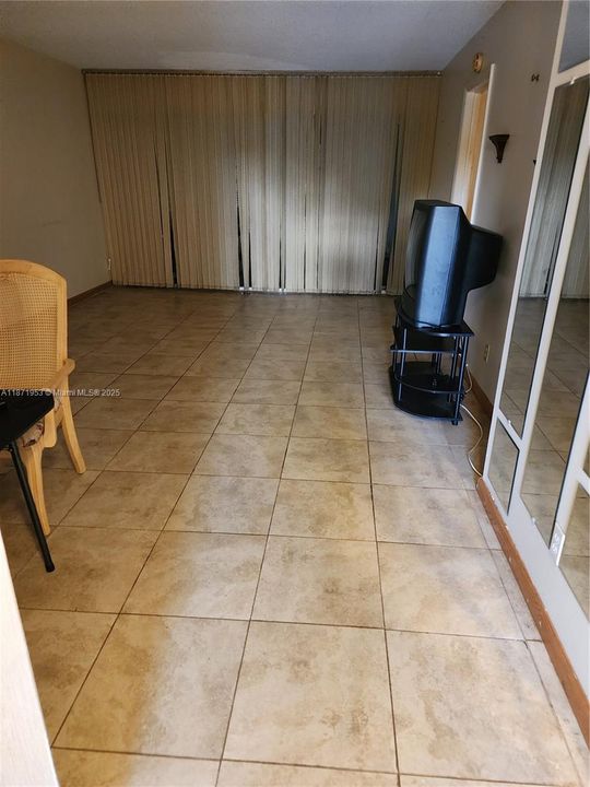 For Sale: $99,000 (2 beds, 2 baths, 880 Square Feet)