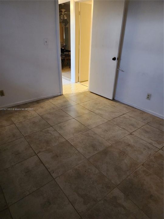 For Sale: $99,000 (2 beds, 2 baths, 880 Square Feet)