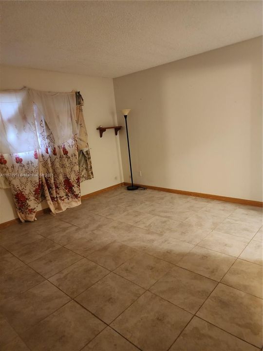 For Sale: $99,000 (2 beds, 2 baths, 880 Square Feet)