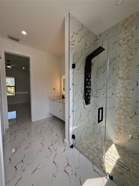 For Rent: $2,450 (3 beds, 2 baths, 1371 Square Feet)