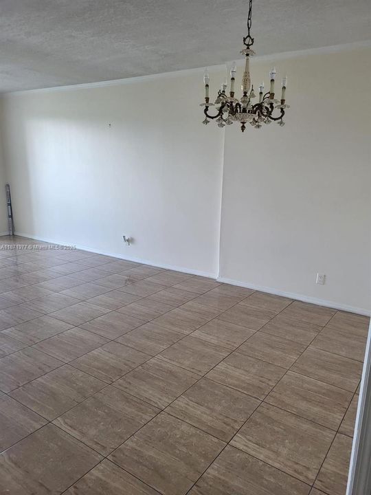 Active With Contract: $139,900 (1 beds, 1 baths, 730 Square Feet)