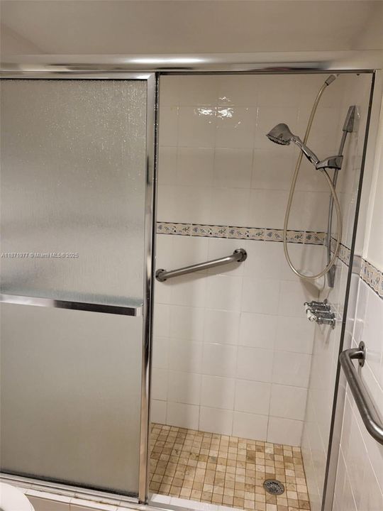 Active With Contract: $139,900 (1 beds, 1 baths, 730 Square Feet)