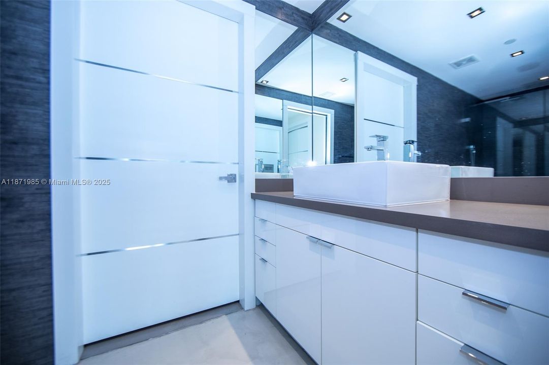 Active With Contract: $1,795,000 (3 beds, 2 baths, 1499 Square Feet)