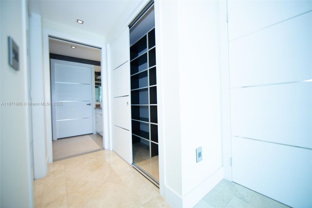 Active With Contract: $1,795,000 (3 beds, 2 baths, 1499 Square Feet)