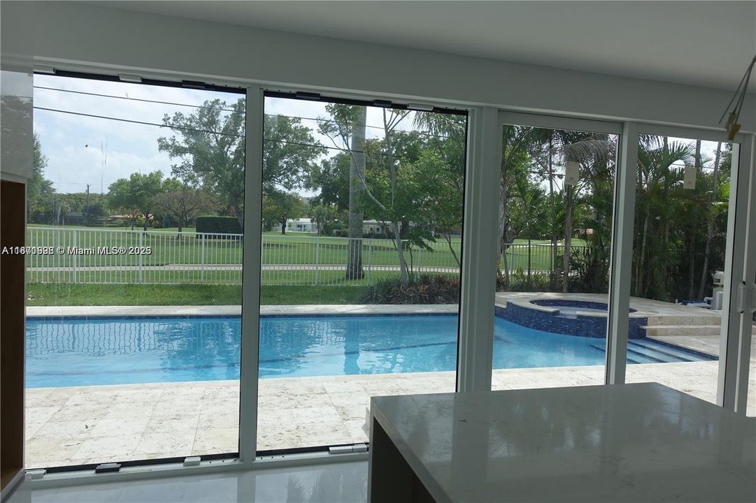 Active With Contract: $15,900 (5 beds, 5 baths, 3257 Square Feet)