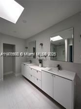 Active With Contract: $15,900 (5 beds, 5 baths, 3257 Square Feet)