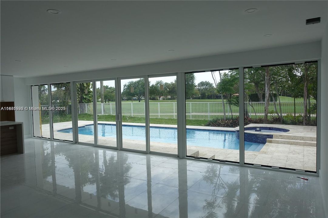 Active With Contract: $15,900 (5 beds, 5 baths, 3257 Square Feet)