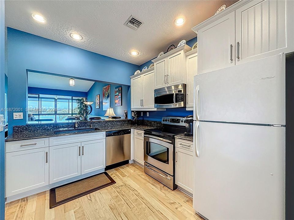 For Sale: $419,500 (2 beds, 2 baths, 1135 Square Feet)