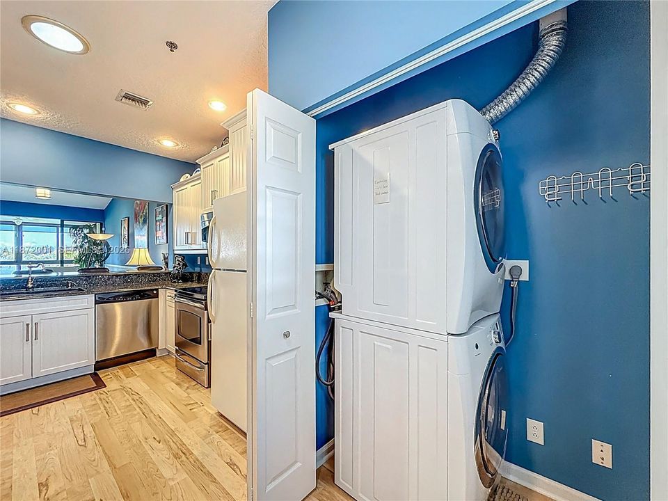 For Sale: $419,500 (2 beds, 2 baths, 1135 Square Feet)