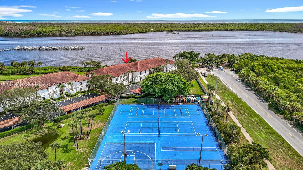 For Sale: $419,500 (2 beds, 2 baths, 1135 Square Feet)