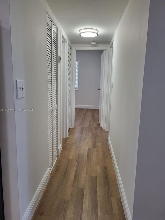 合同活跃: $2,000 (2 贝兹, 2 浴室, 1290 平方英尺)