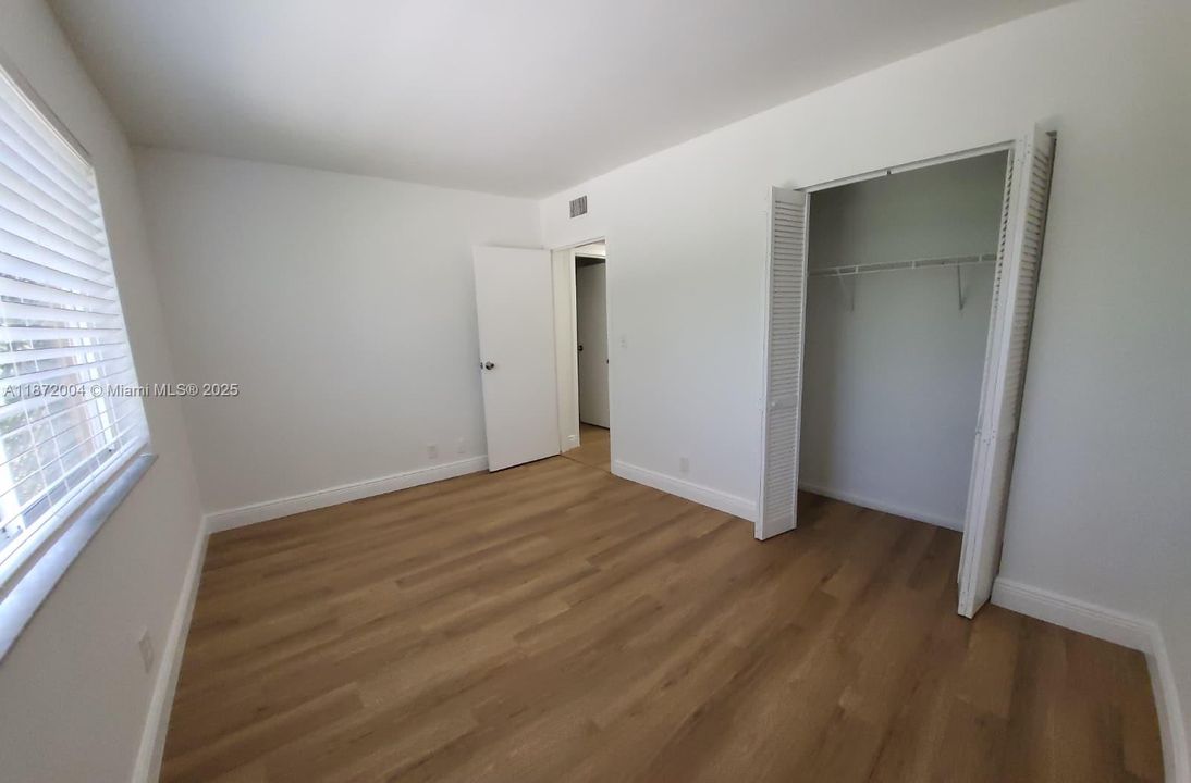 合同活跃: $2,000 (2 贝兹, 2 浴室, 1290 平方英尺)